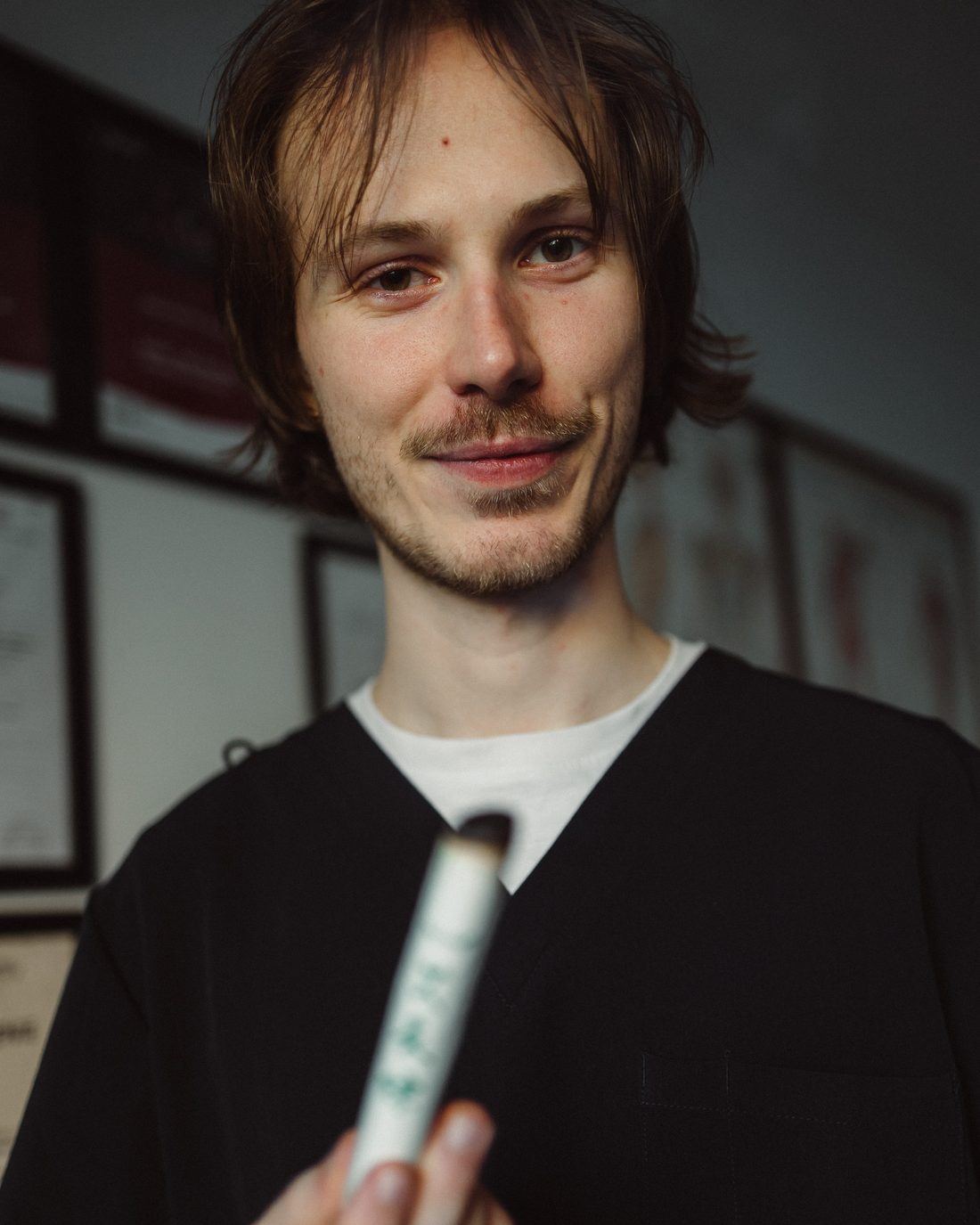 Jakub przy pracy w gabinecie